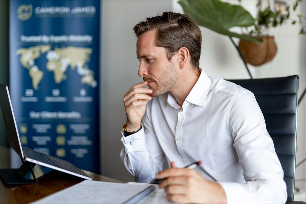 qualified international sipp adviser